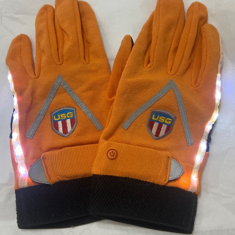 USG gloves with LED lights